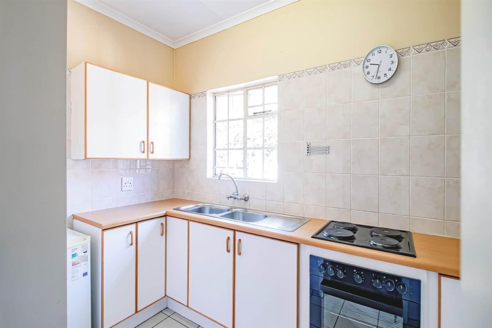 2 Bed Simplex in Groenkloof photo number 9