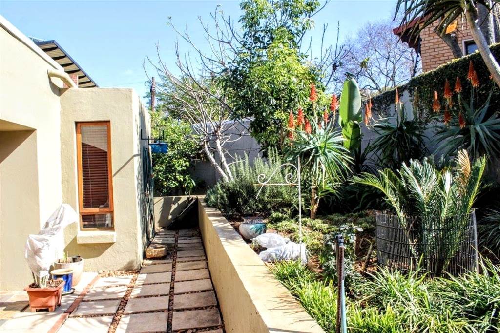 5 Bed House in Waterkloof photo number 3