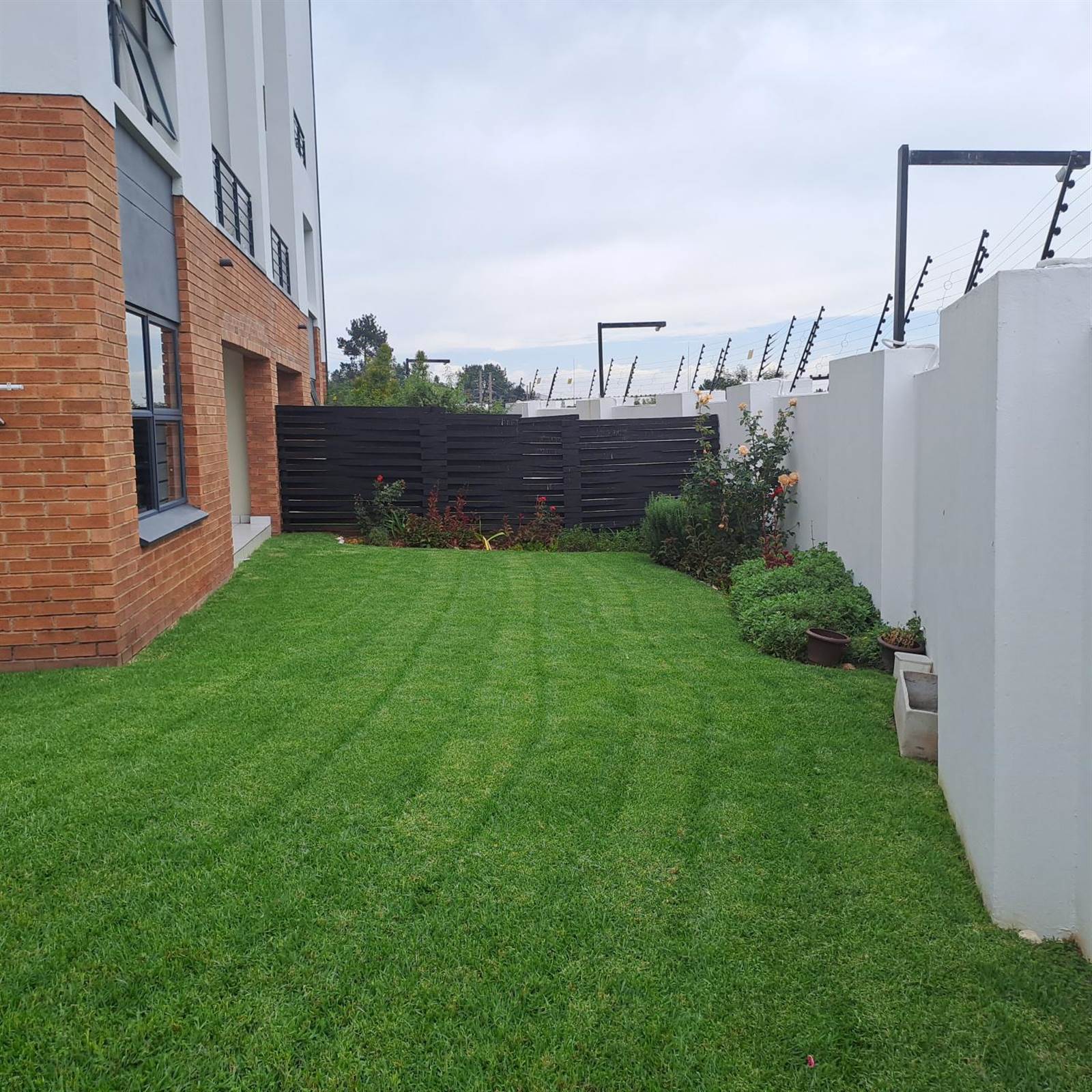 3 Bed Apartment in Greenstone Hill photo number 4