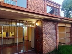 3 Bed Townhouse in Vanderbijlpark CE3