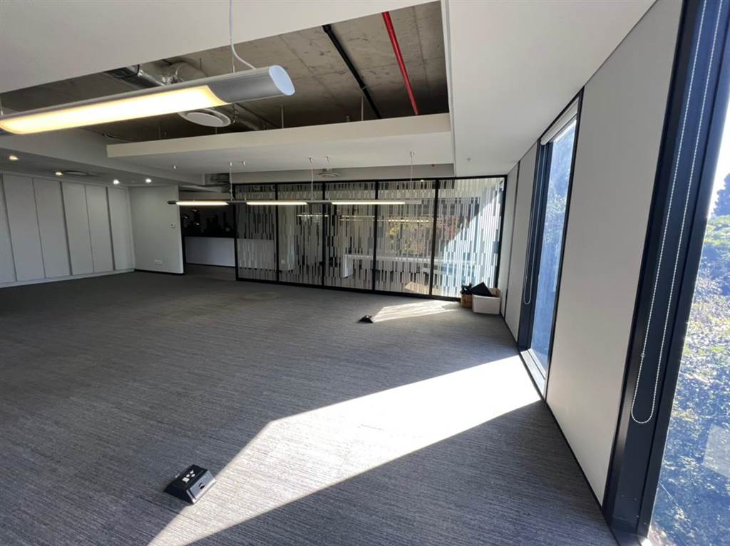 318  m² Commercial space in Illovo photo number 14