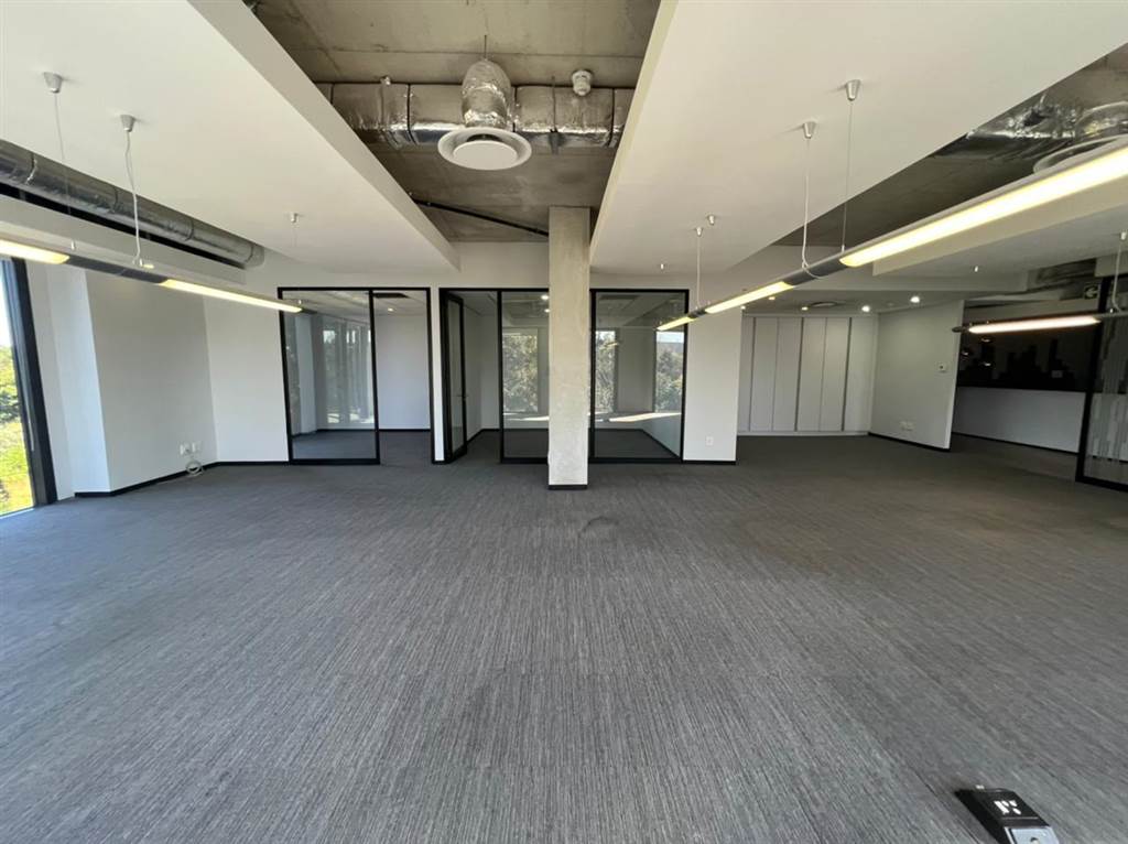 318  m² Commercial space in Illovo photo number 23