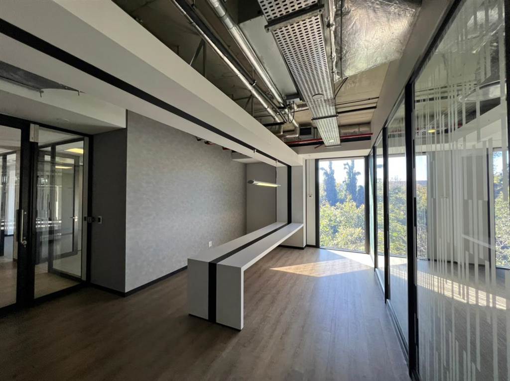 318  m² Commercial space in Illovo photo number 30