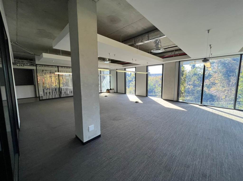 318  m² Commercial space in Illovo photo number 13