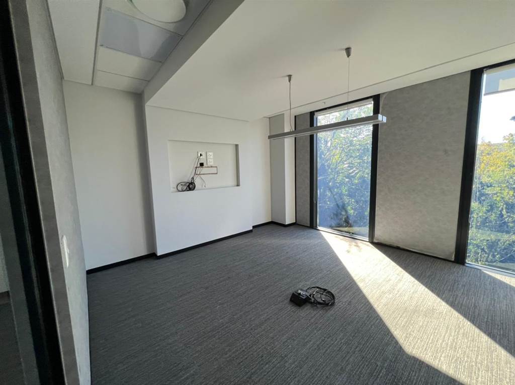 318  m² Commercial space in Illovo photo number 25