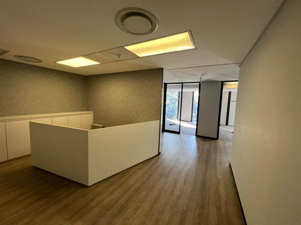 318  m² Commercial space in Illovo photo number 9