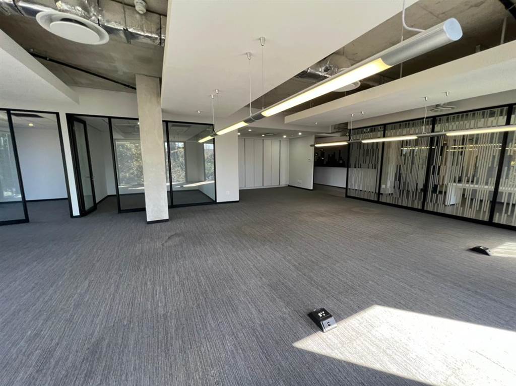 318  m² Commercial space in Illovo photo number 16
