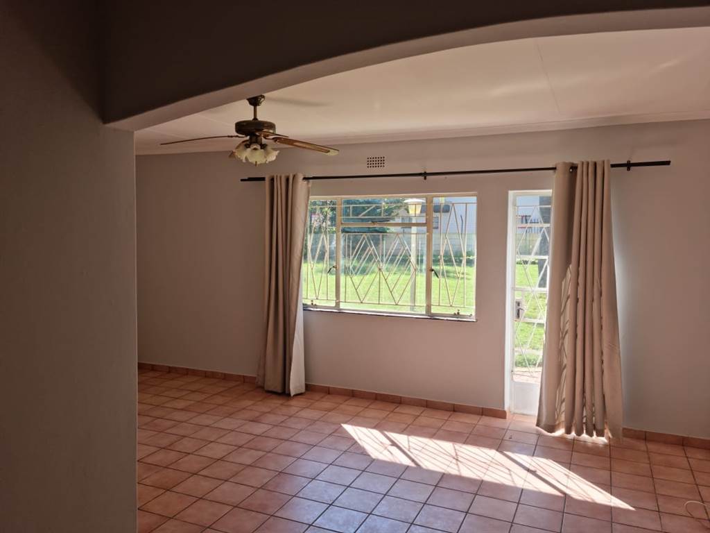 3 Bed Townhouse in Bela-Bela (Warmbaths) photo number 15