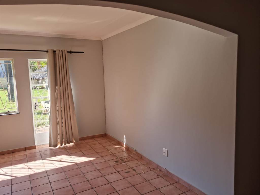 3 Bed Townhouse in Bela-Bela (Warmbaths) photo number 13
