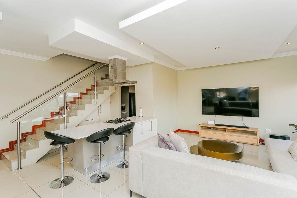 4 Bed Apartment in Bedfordview photo number 22