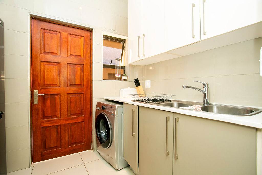 4 Bed Apartment in Bedfordview photo number 26