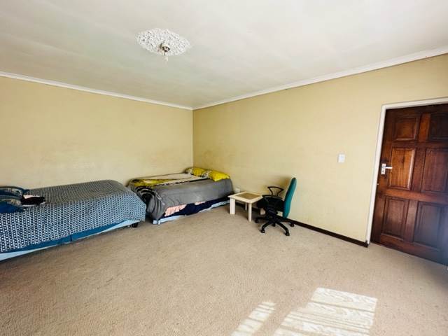 5 Bed House in Lenasia South photo number 28