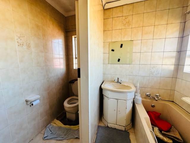 5 Bed House in Lenasia South photo number 26