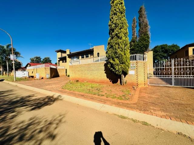 5 Bed House in Lenasia South photo number 29
