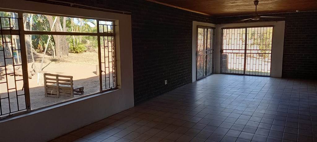 2 Bed Apartment in Tzaneen photo number 16