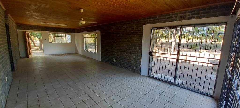 2 Bed Apartment in Tzaneen photo number 18