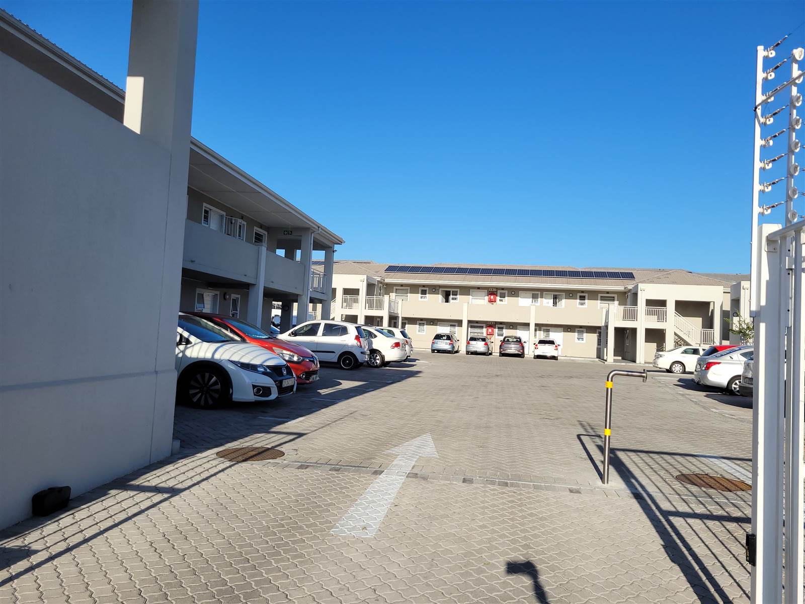 2 Bed Apartment in Parow photo number 6