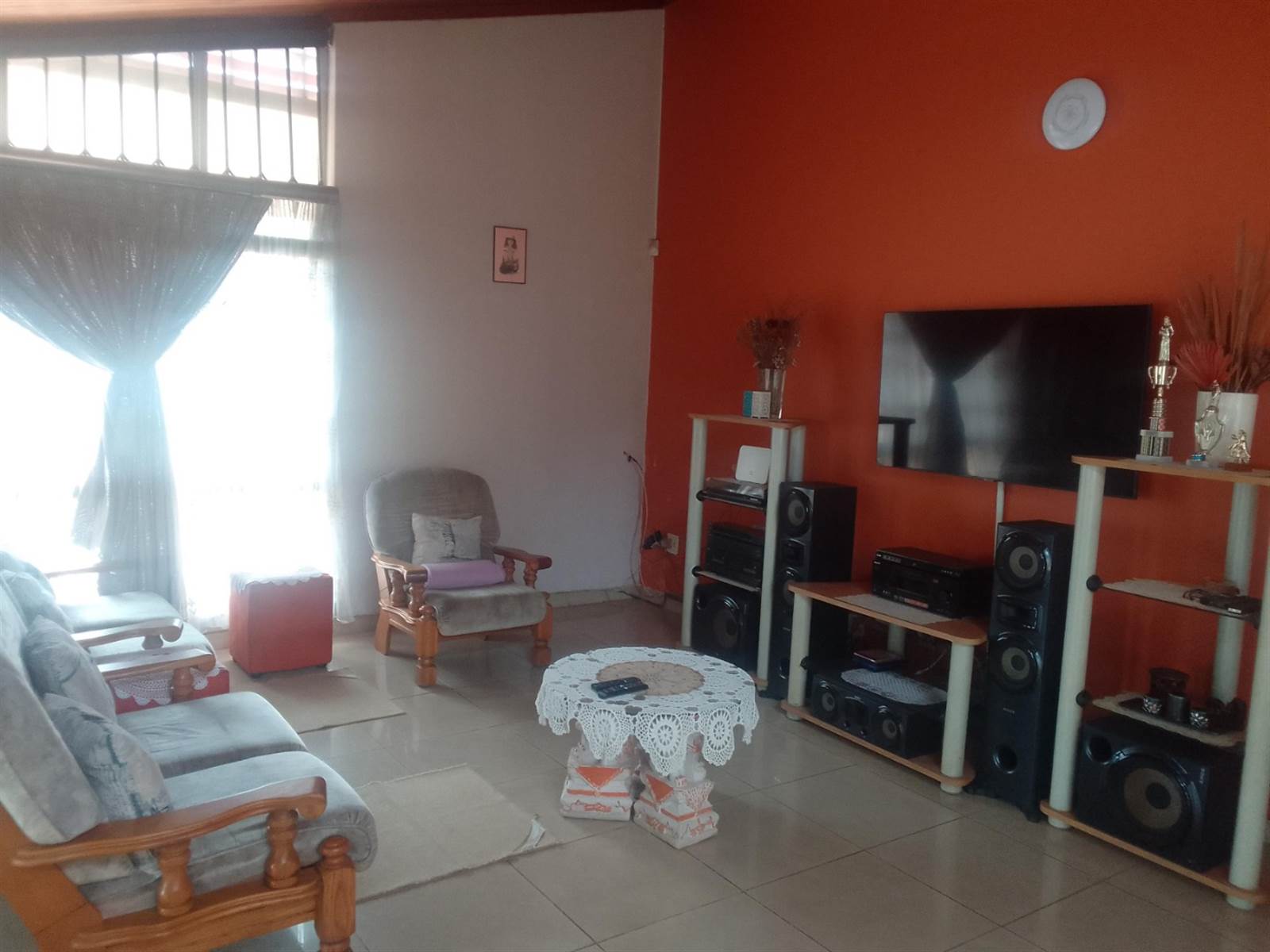 4 Bed House in Isipingo Hills photo number 10