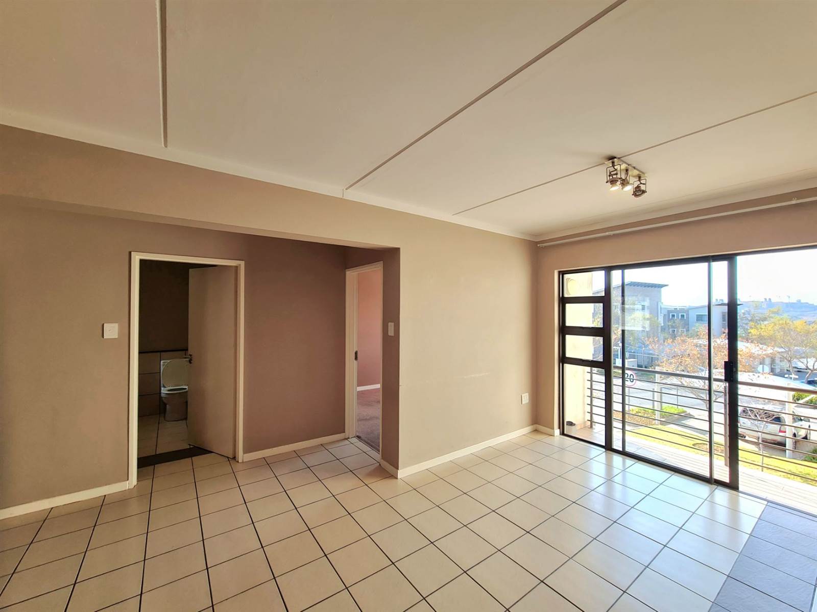 2 Bed Apartment in Fourways photo number 7