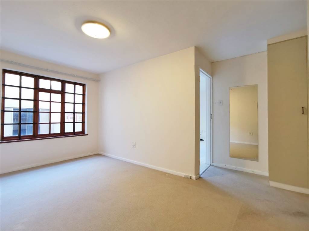 1 Bed Apartment in St Georges Park photo number 5