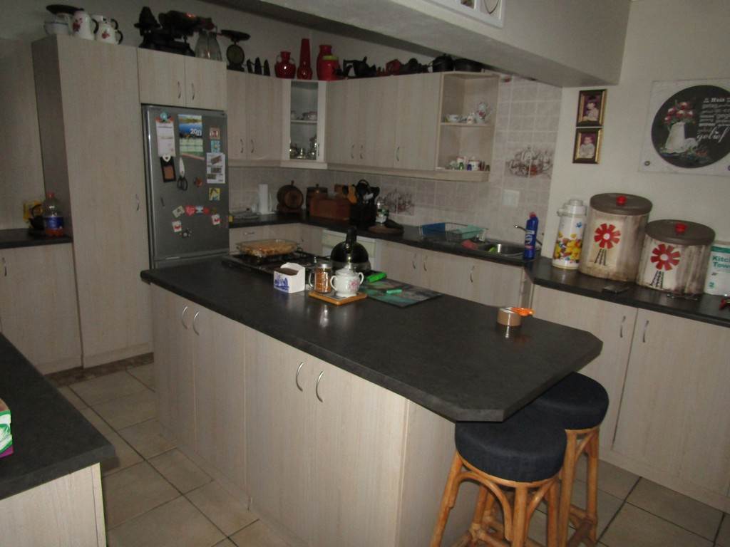 2 Bed House in Roux Park photo number 8