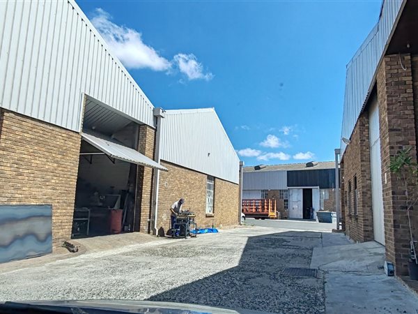 195  m² Industrial space