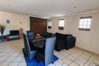 3 Bed House in Kimberley North photo number 3