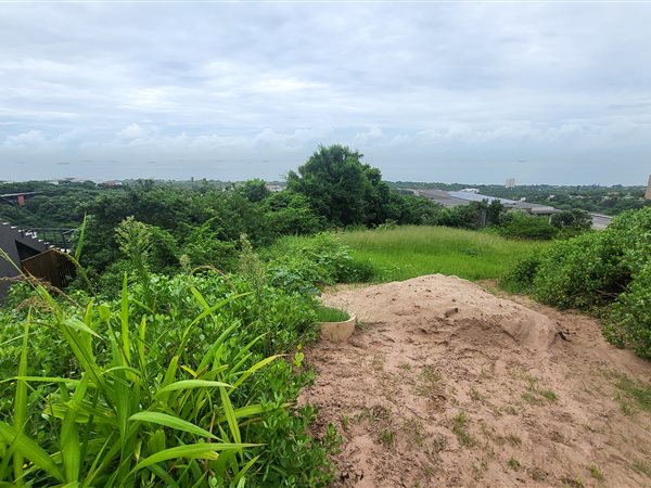 855 m² Land available in La Lucia