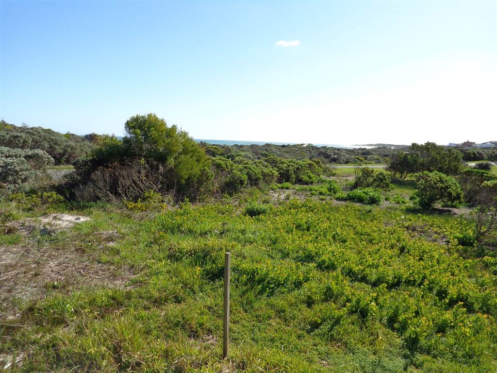 738 m² Land available in Pearly Beach photo number 1