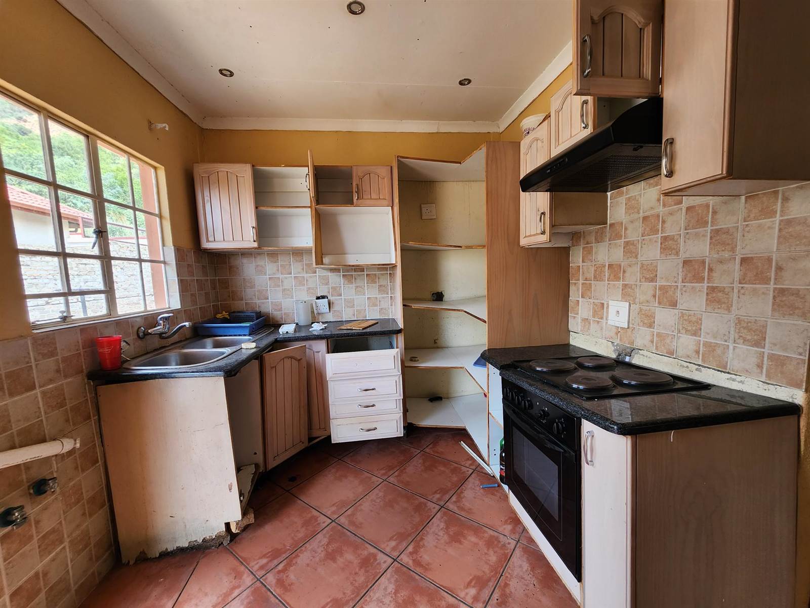 3 Bed House in Tlhabane photo number 5