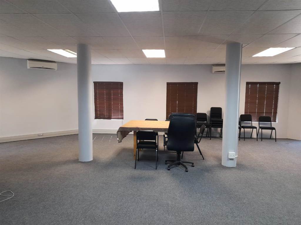 110  m² Commercial space in Kuilsriver photo number 3