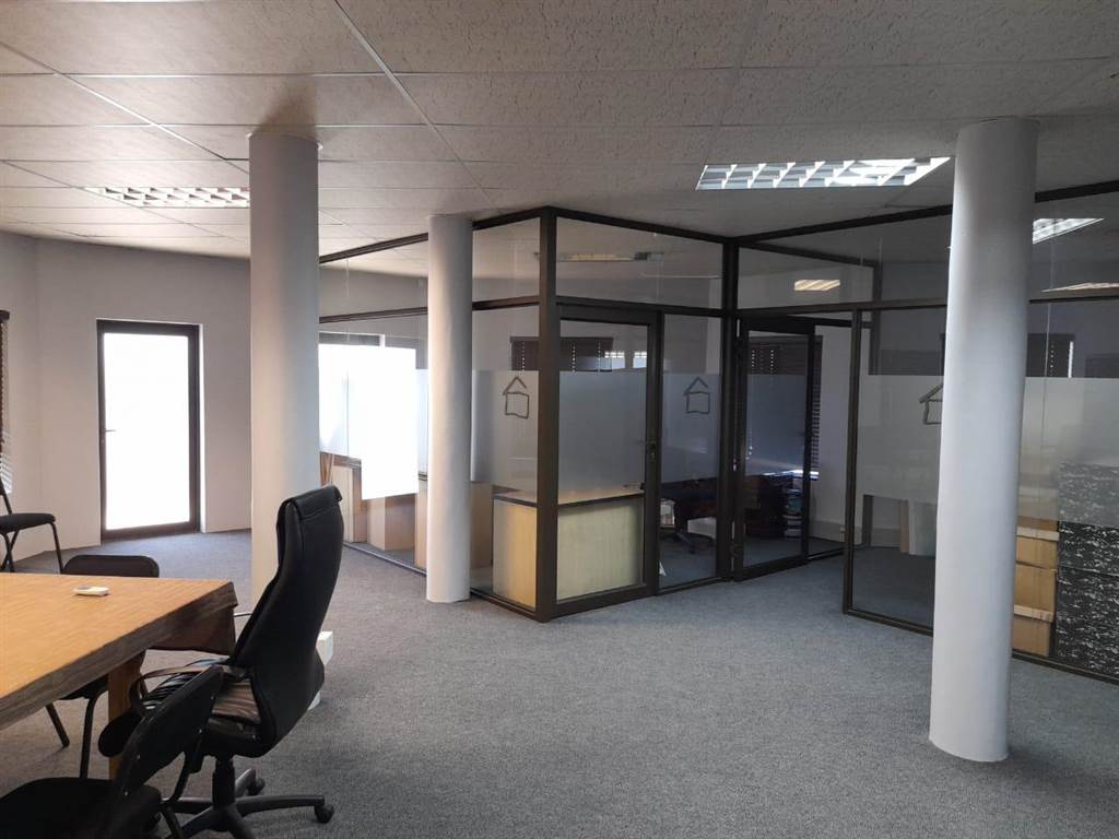 110  m² Commercial space in Kuilsriver photo number 2