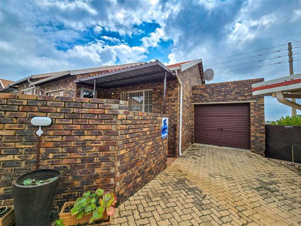 2 Bedroom Townhouse 2 Bedroom Townhouse