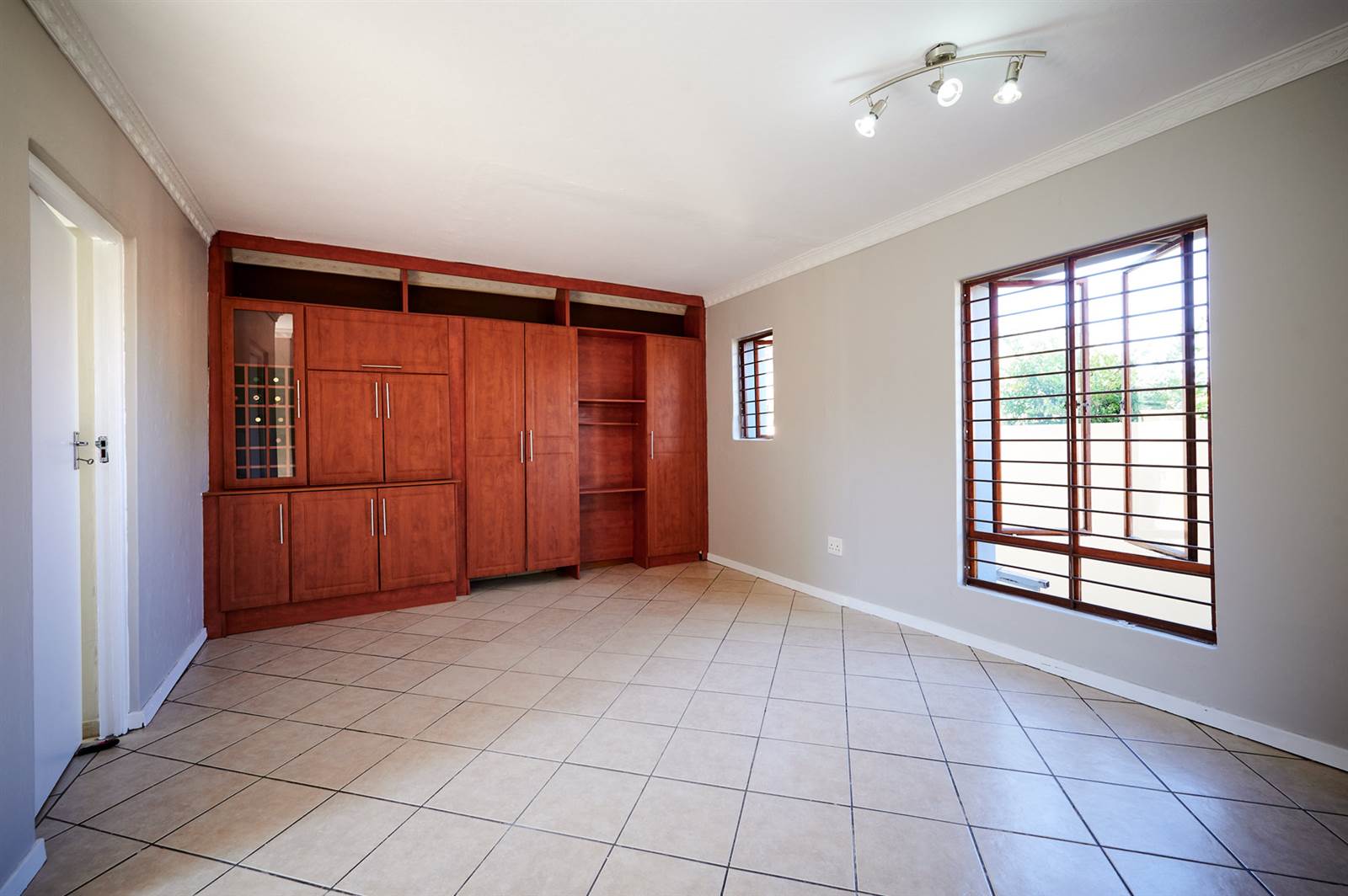 4 Bed House in Kyalami Hills photo number 10