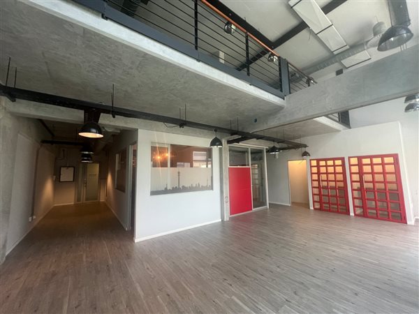 232  m² Commercial space