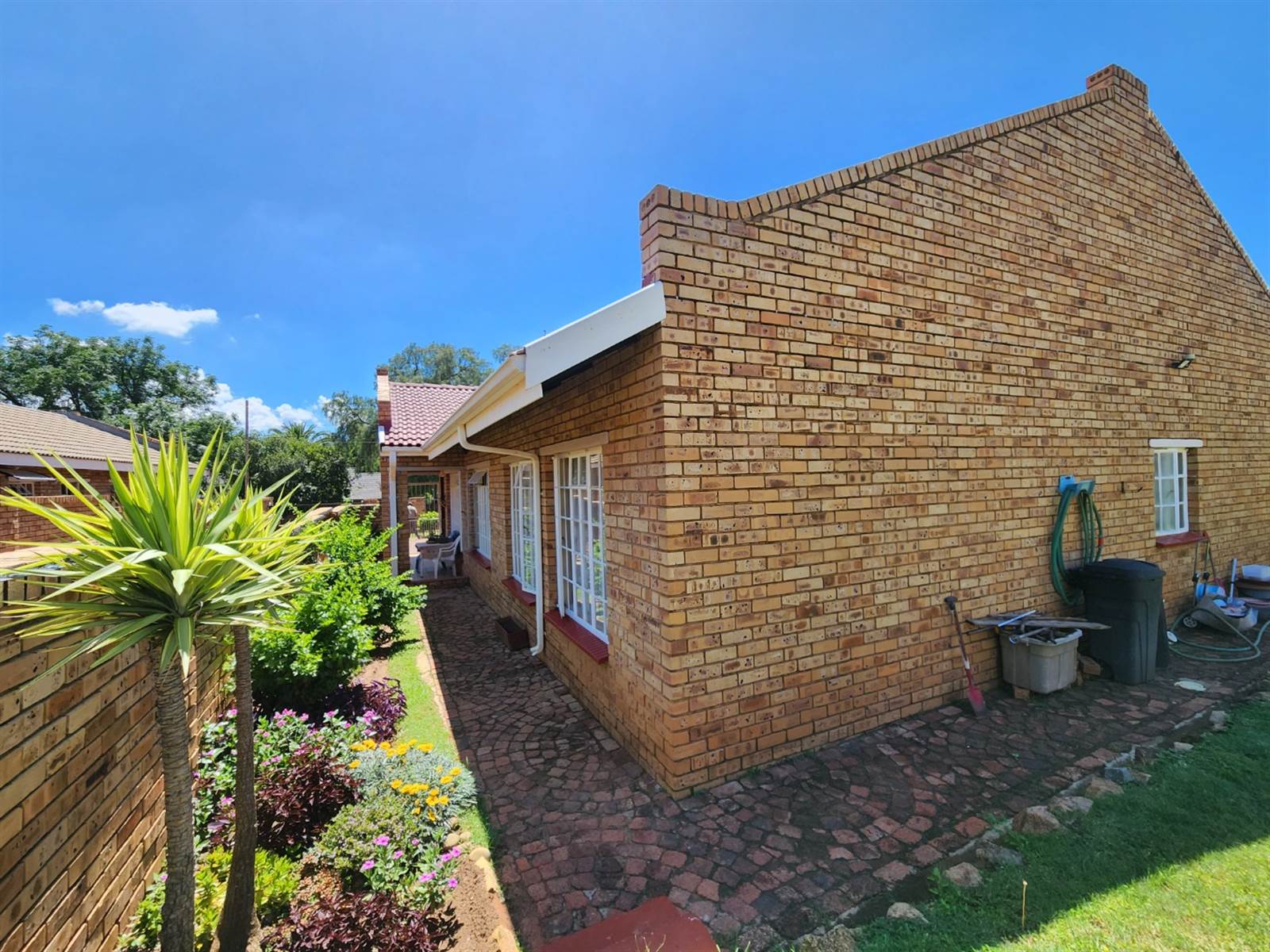 3 Bed Townhouse in Oudorp photo number 2