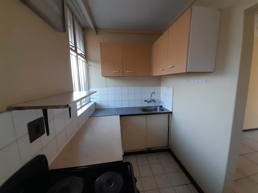 1 Bed Apartment in Gezina photo number 3