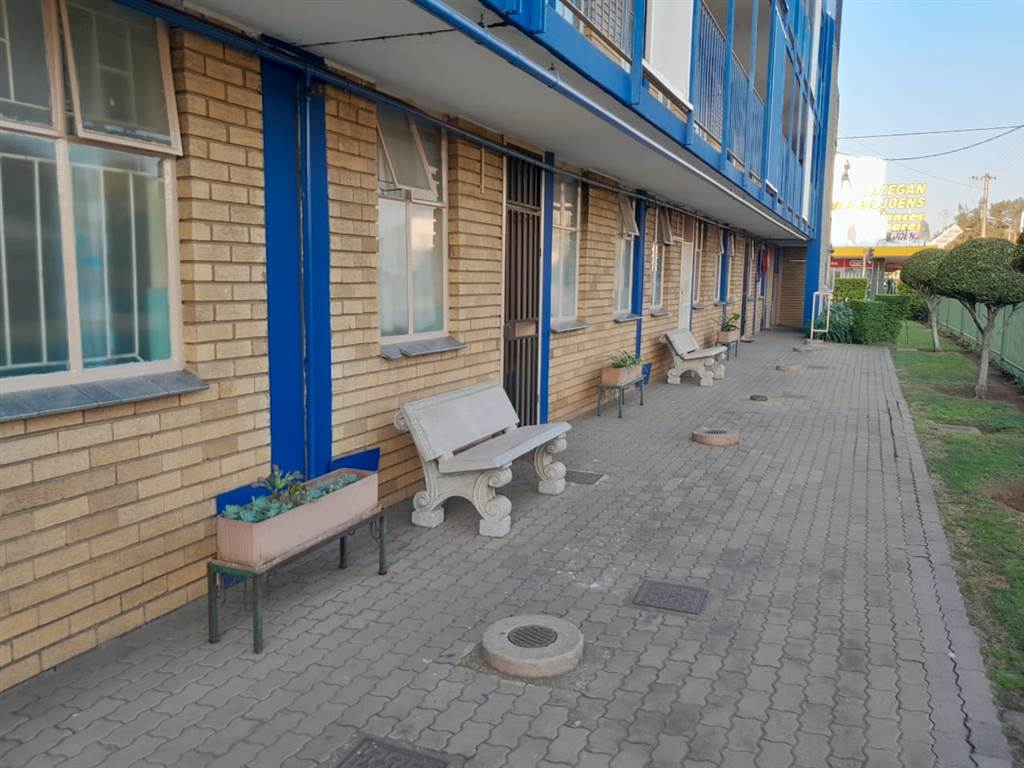 1 Bed Apartment in Gezina photo number 11