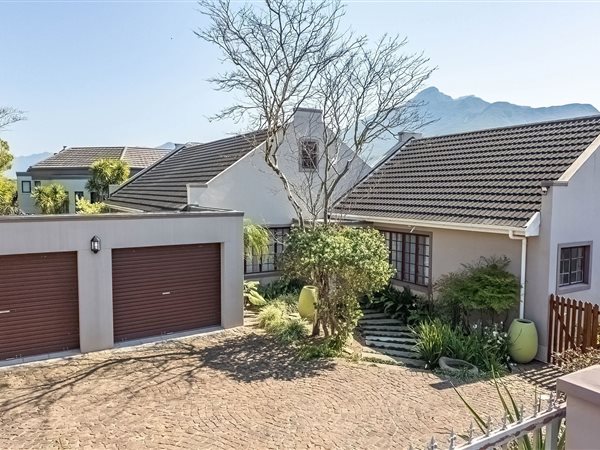 4 Bedroom House 4 Bedroom House