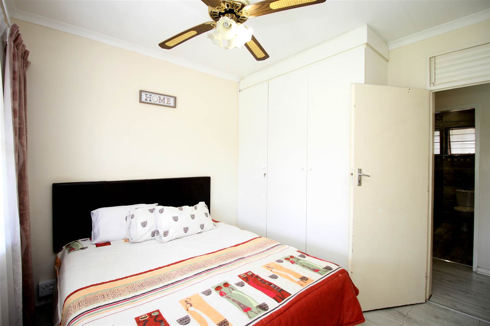 3 Bed Townhouse in Corlett Gardens photo number 17