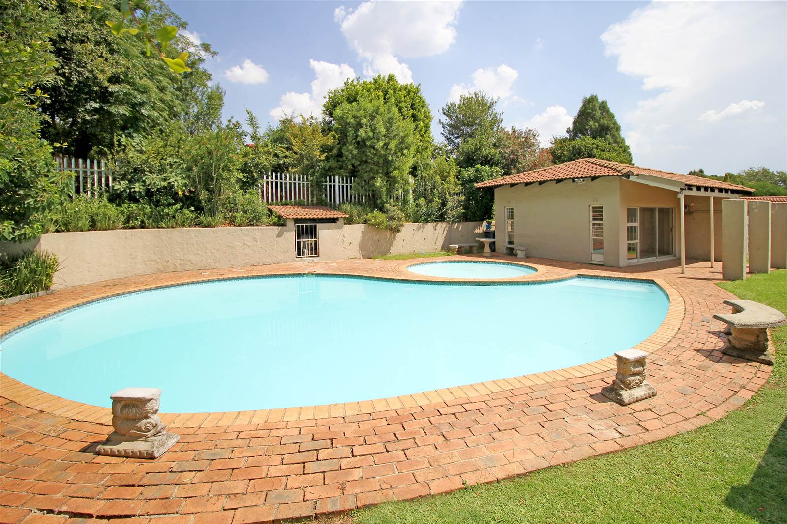 3 Bed Townhouse in Corlett Gardens photo number 29
