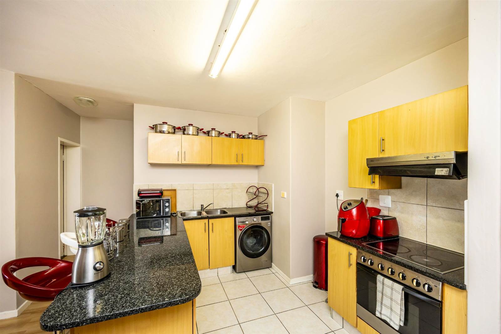 3 Bed Apartment in Beacon Bay photo number 6