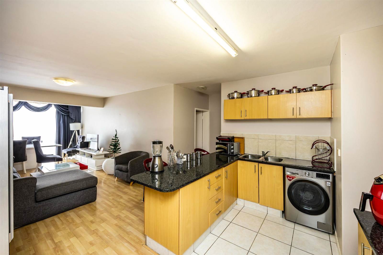 3 Bed Apartment in Beacon Bay photo number 5