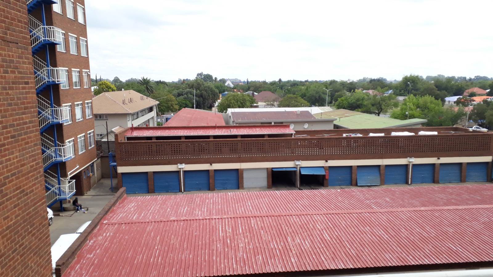 2 Bed Apartment in Vereeniging Central photo number 8