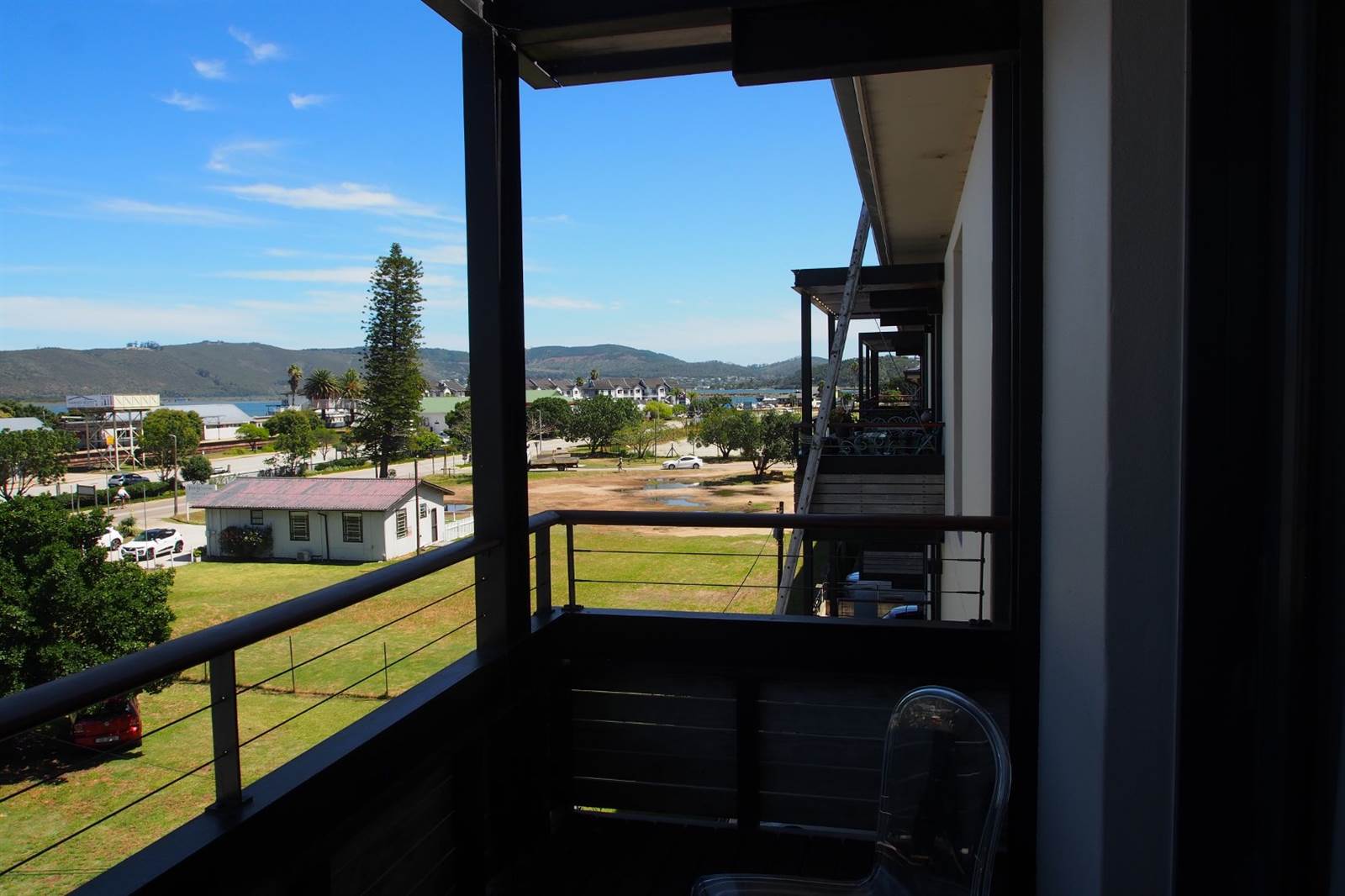 1 Bed Apartment in Knysna Central photo number 5