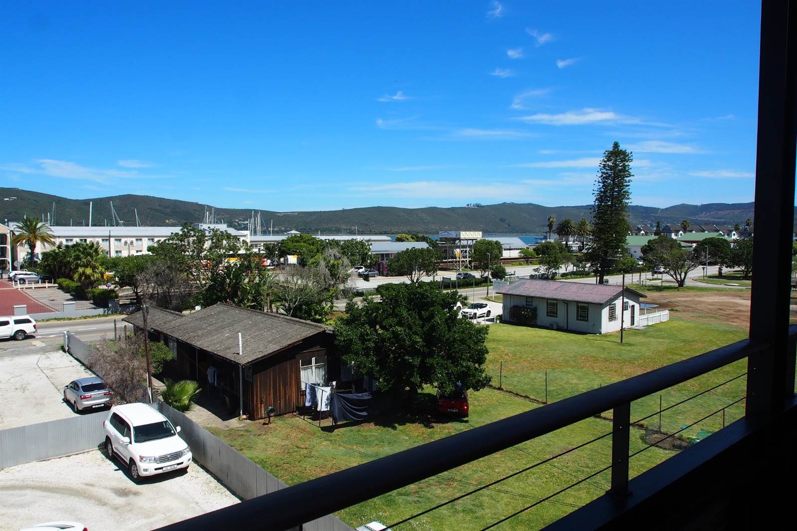 1 Bed Apartment in Knysna Central photo number 4