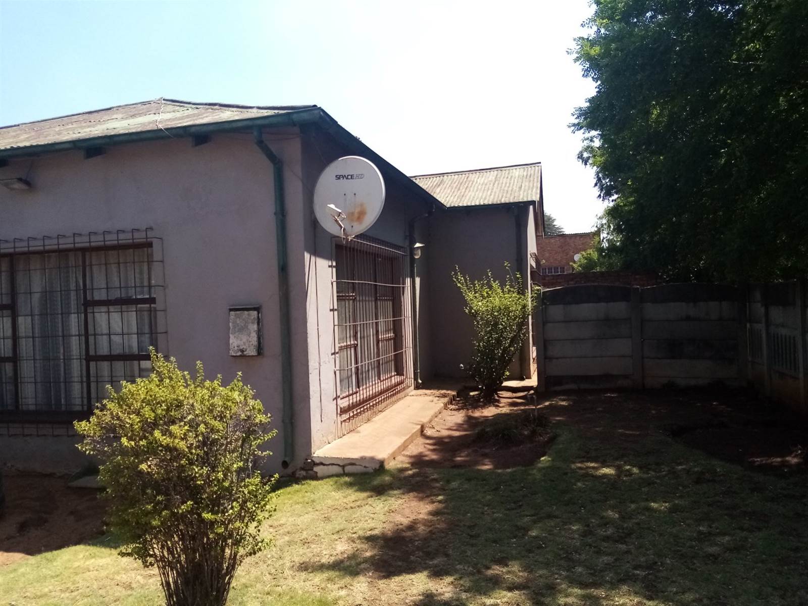 4 Bed House in Brakpan Central photo number 2