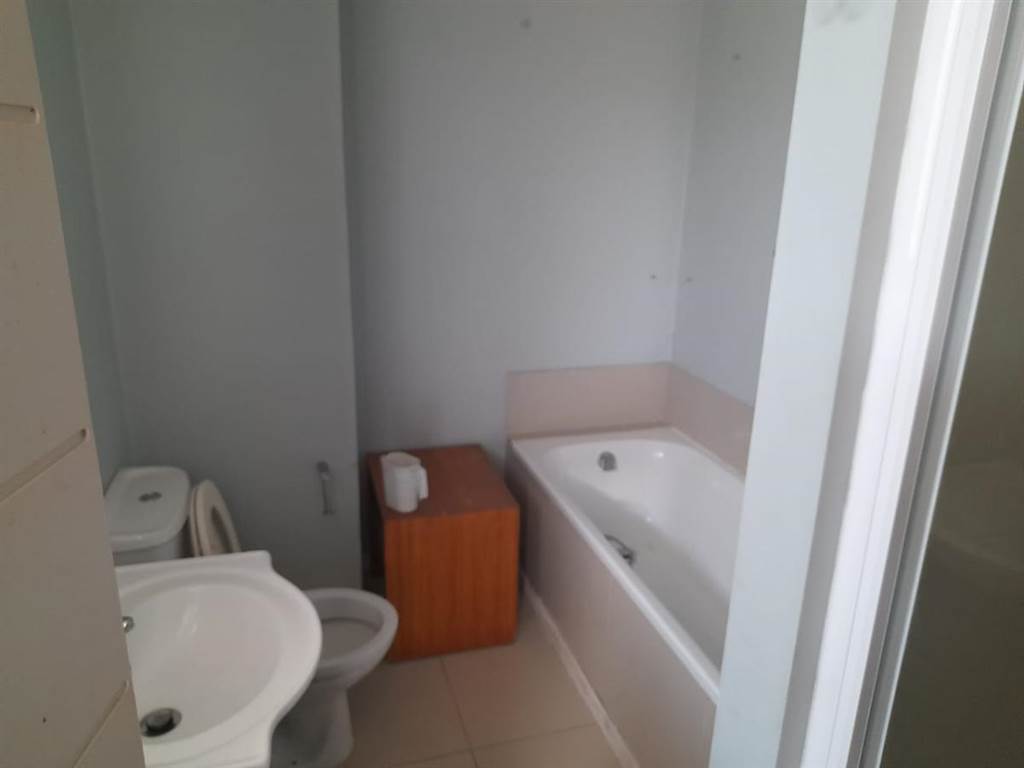 2 Bed Flat in Gansbaai and surrounds photo number 15