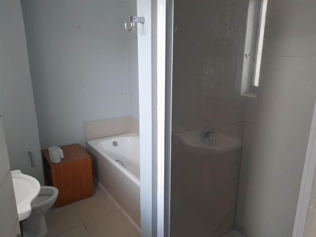 2 Bed Flat in Gansbaai and surrounds photo number 16