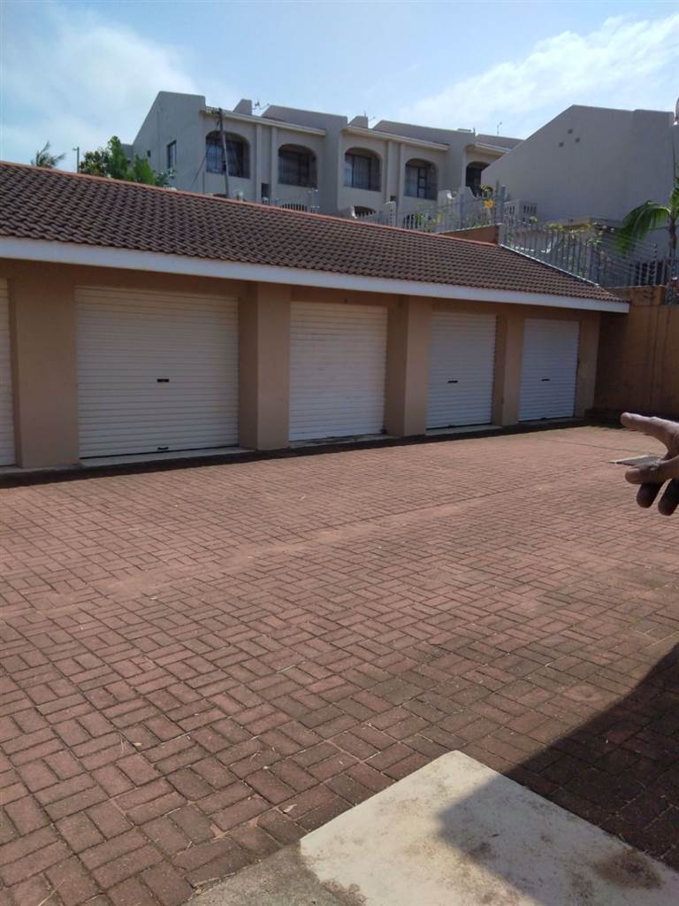 3 Bed House in Scottburgh Central photo number 2